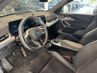 BMW (U10) IX2 EDRIVE20 204 M SPORT